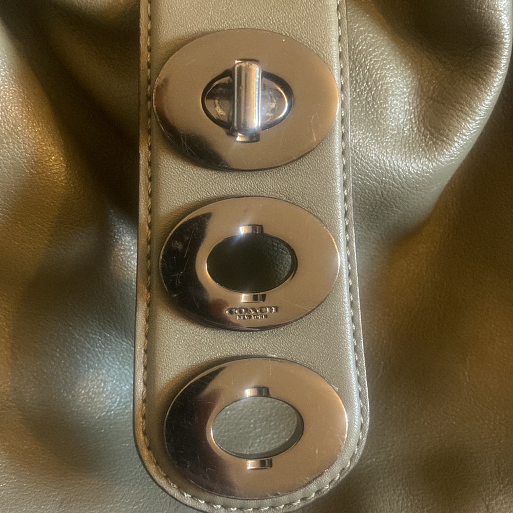 CoachCarlyle ~Rare Triple Turn Lock 32325 Olive Gray Leather Shoulder Bag - Picture 2 of 7